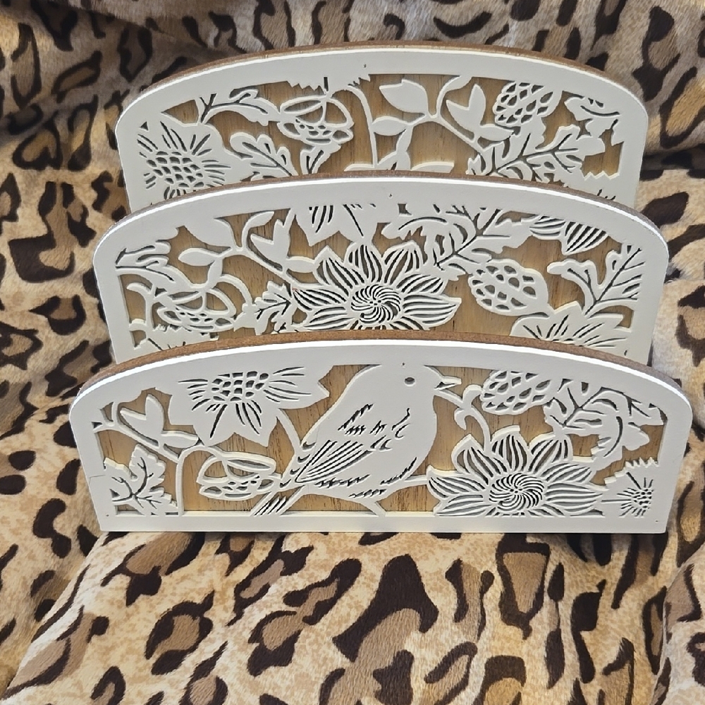 Elegant White Floral Letter Holder - Picture 1 of 3